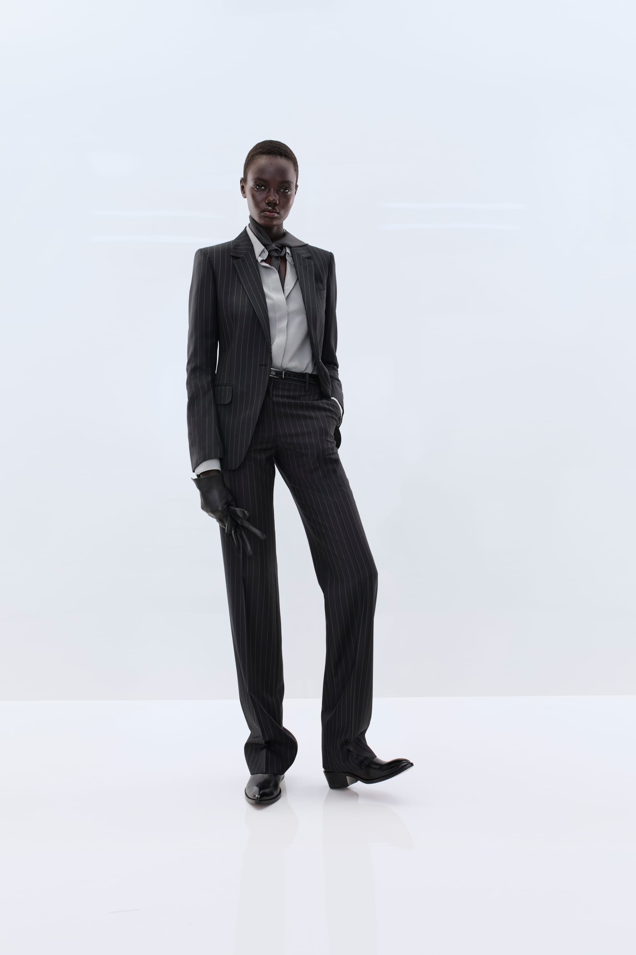 07 251122 TOMFORD LOOK 011 0800